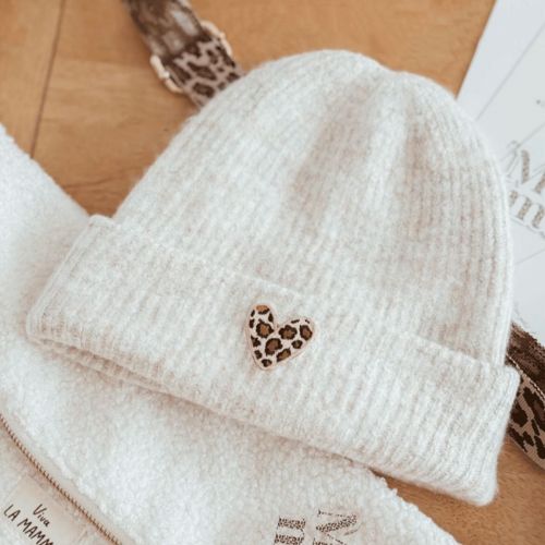 Bonnet en maille beige – Cœur léopard